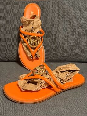 Michael Kors Hampton flat sandals in an apricot color Women’s size 8.5